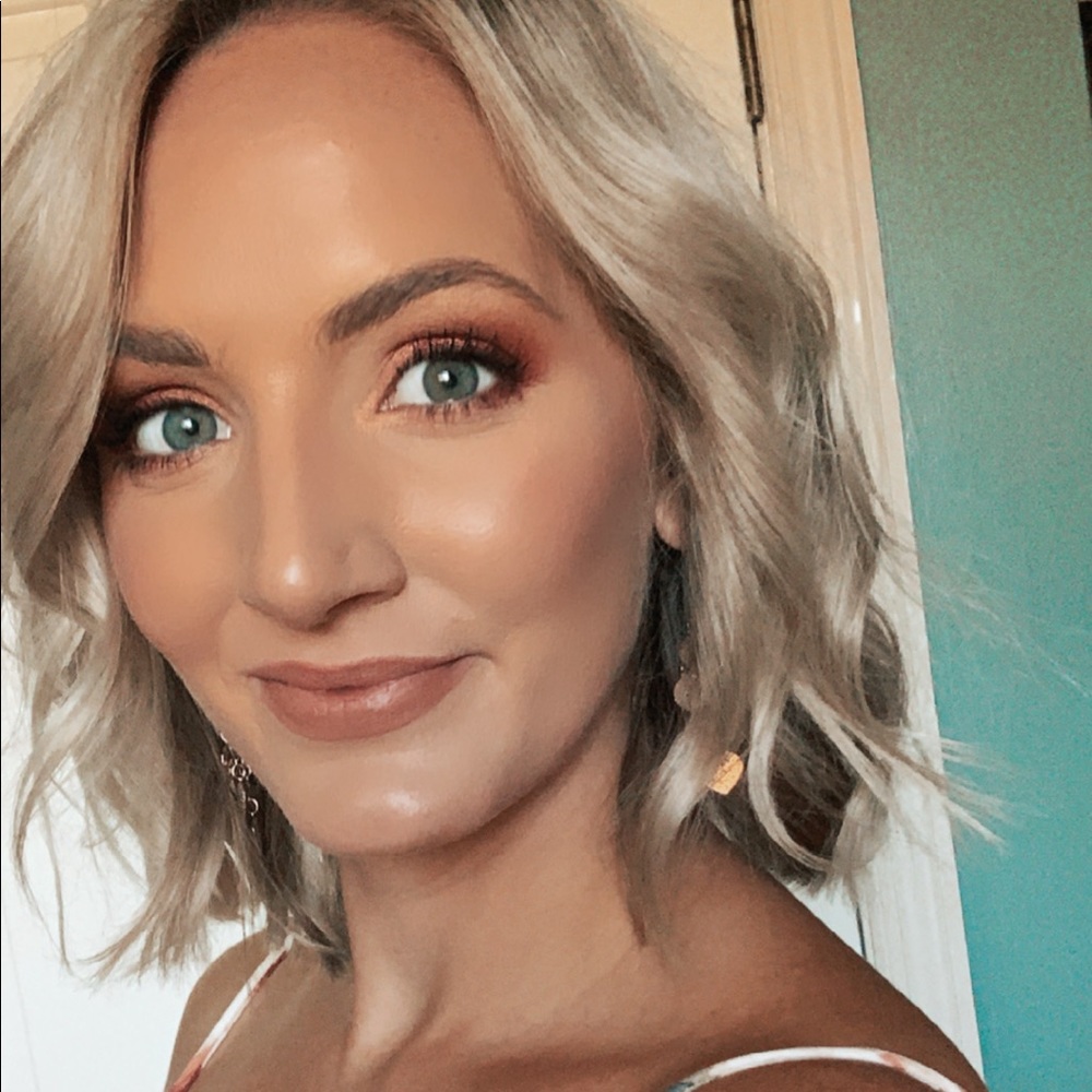 Meet your Posher, Caitie